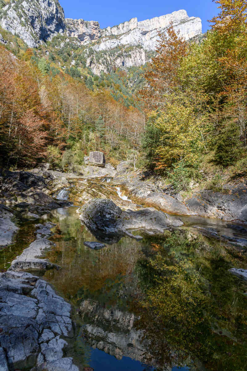 Huesca - parque nacional de Ordesa y Monte Perdido - valle de Añisclo 52 - cañon de Añisclo - rio Aso.jpg